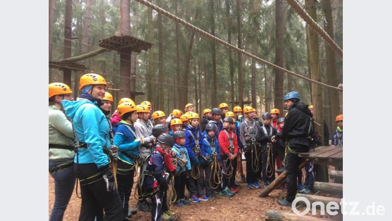 Ab kommenden Samstag darf der SC Monte Kaolino seinen Hochseilgarten wieder öffnen. Solche Bilder sind in nächster Zeit aber nicht zu sehen. Der Verein weist darauf hin, dass die Abstands- und Hygiene-Regeln auch beim Klettern eingehalten werden müssen. Bild: chl
