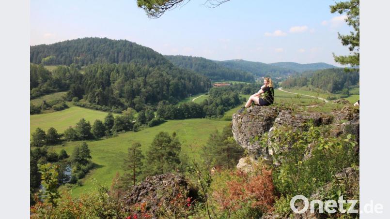 Der Wacholderwanderweg im Lauterachtal (Landkreis Amberg-Sulzbach): Bei diesem Blick wird klar, warum die Gegend auch Bayerische Toskana genannt wird. Bild: Regina Wolfohr