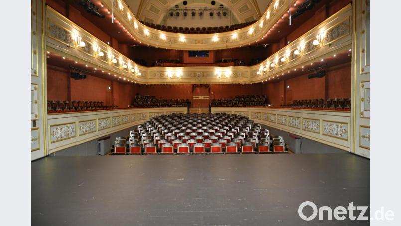 So sieht es derzeit im Stadttheater Amberg aus. Auf ein Programm müssen Kulturliebhaber dennoch nicht verzichten. Künstler unterschiedlicher Stilrichtungen steuern Beiträge für eine Youtube-Reihe bei. Bild: Stadttheater Amberg/exb