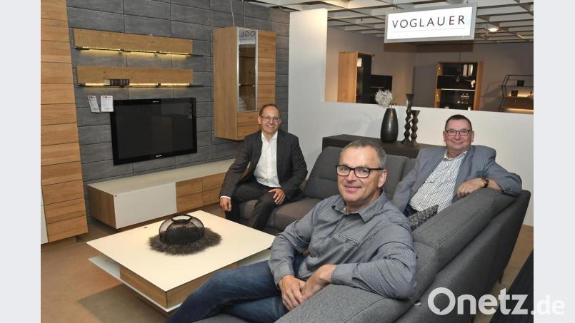 Bei der Verabschiedung (von rechts): Technischer Leiter Gerhard Jobst, Nachfolger Martin Uebler und Markus Frauendorfer. Bild: Petra Hartl