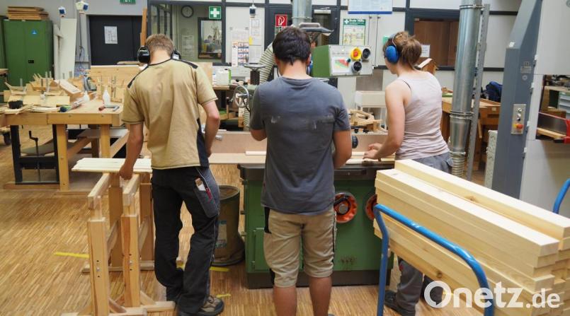 Ausbildung auch in den Schreinerberufen ist auch in Coronazeiten sicher Bild: Bühner