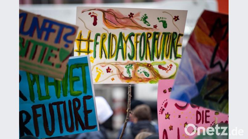Schüler demonstrieren für den Klimaschutz. Der bayerische Landtag diskutiert nun einen Entwurf für ein Klimaschutzgesetz mit einem halben Jahr Verspätung. Bild: Sebastian Gollnow