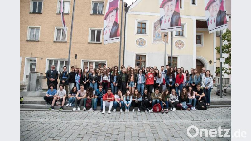 Die Austauschschüler aus Spanien freuten sich auf die Stadtrallye durch Nabburg. Bild: Bild: cfd