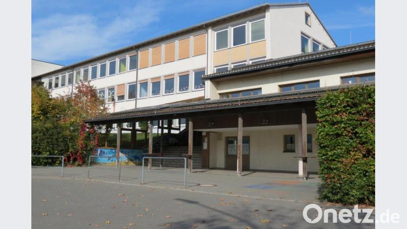 Die Sanierung der Doktor-von-Ringseis-Grundschule samt Dacherneuerung ist heuer die größte Maßnahme im Vermögensteil des Gemeinde-Haushalts. Bild: pko