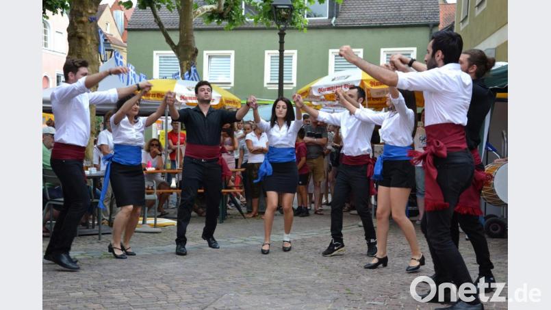 Dieses Foto ist schon wieder zwei Jahre alt. Beim Altstadtfest 2018 traten auf Einladung von Philia zum bis dato letzten Mal griechische Tänzer auf. Archivbild: tk