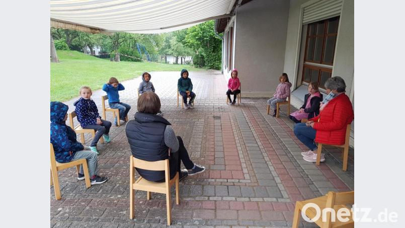 Die Vorschulkinder der Kindertagesstätte Don Bosco in Vohenstrauß freuen sich, dass sie wieder ihre Freunde und Erzieherinnen sehen können. Seit Montag sind die &quot;Großen&quot; des Kindergartens wieder täglich in ihren Gruppen. Bild: ck