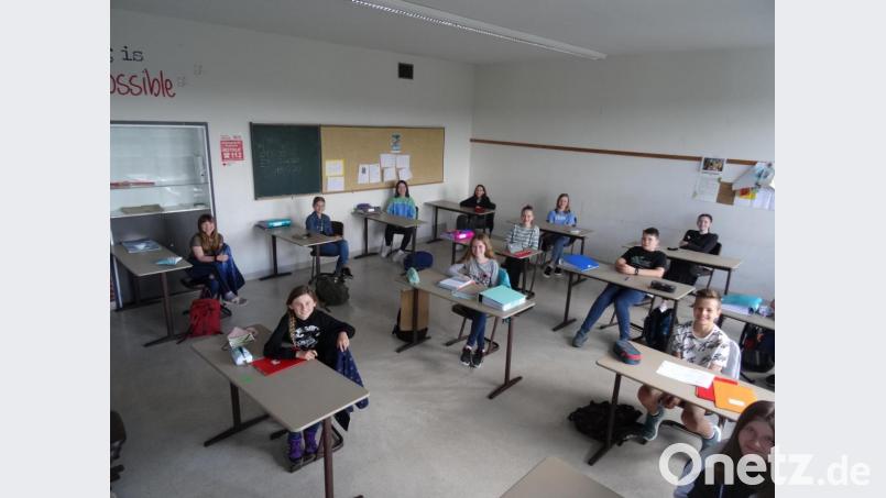 Sechst- und Siebtklässler des Gymnasiums machen während der Kontaktsperre Bewohnern der Seniorenheime in Eschenbach und Auerbach eine Freude. Bild: exb