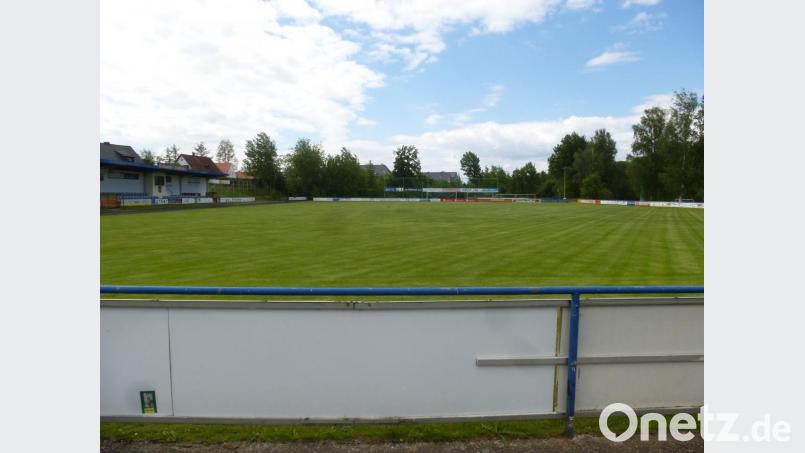 Kein Training, kein Spielbetrieb – das gepflegte Brandner-Stadion ist derzeit einsam und verlassen. Bild: bk