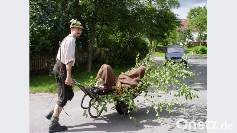 Mistkarrenchauffeur Alexander "Luki" Lukas in Aktion ( 2006). Bild: fvo