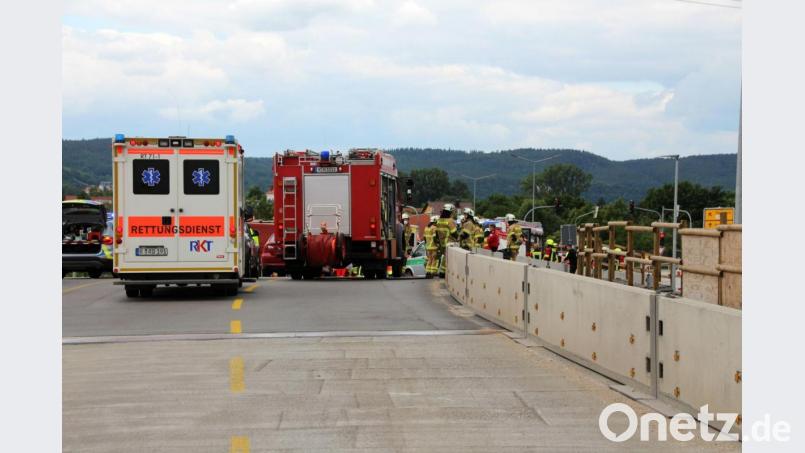 Bei einem Unfall in Neutraubling bei Regensburg sind zwei Menschen ums Leben gekommen. Bild: Alexander Auer