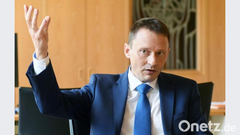 Seit vier Wochen ist Jens Meyer nun Oberbürgermeister. Und er sagt deutlich in Richtung Demonstranten gegen Anti-Coronaschutzmaßnahmen: &quot;Das Recht auf Leben und körperliche Unversehrtheit steht für mich über allem.&quot; Bild: Gabi Schönberger