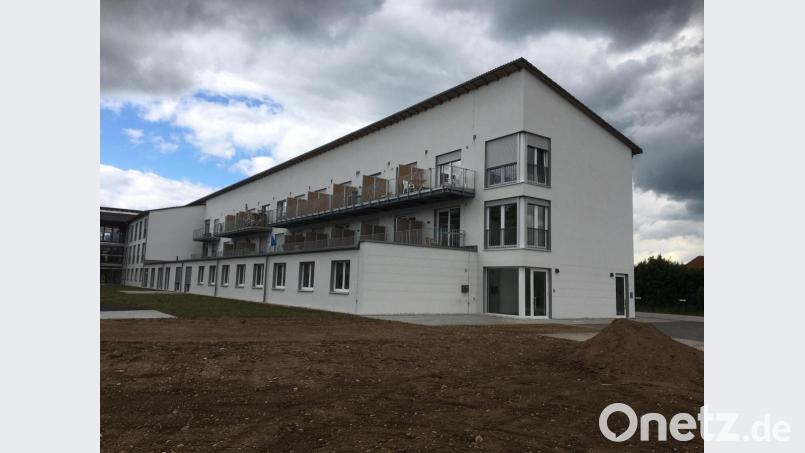 Das Seniorenheim St. Konrad und die ersten 20 Wohnungen mit Betreuungsangebot sind fertig. Jetzt greift die KWS den nächsten Bauabschnitt an. Bild: exb