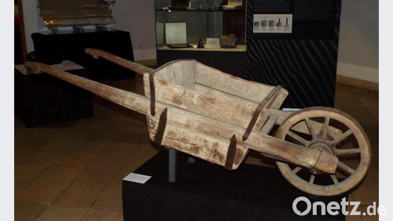 Eine primitive Schubkarre aus dem 19 Jahrhundert, die in der nördlichen Oberpfalz zum Transport von Sand , Holz und Eisen verwendet wurde. Bild: e