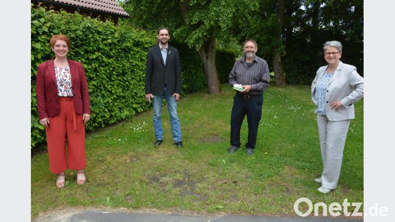 Verabschiedet aus der Kreistagsfraktion Bündnis 90/Die Grünen wurde Franz Heinrich (Zweiter von rechts), der Tirschenreuther gehörte 13 Jahre lang dem Kreistag an. Neu im Gremium ist Josef Schmidt (Zweiter von links), hinzu kommen die Grünen-Kreisräte MdL Anna Toman (links) und Heidrun Schelzke-Deubzer, es fehlt Lisa Rauh. Bild: jr