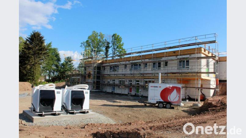 Am Donnerstag war noch Ortstermin des Bauausschusses. Kurze Zeit später waren die teuren Geräte (links) für den Kemnather Kinderhort plötzlich weg. An Pfingsten kommt anscheinend nicht nur der Heilige Geist. Bild: stg