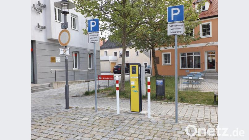 Die Ladestation für E-Autos am Marktplatz wird immer öfter angefahren. Im ersten Quartal dieses Jahres wurden 34 Ladestunden verzeichnet. Bild: bnr