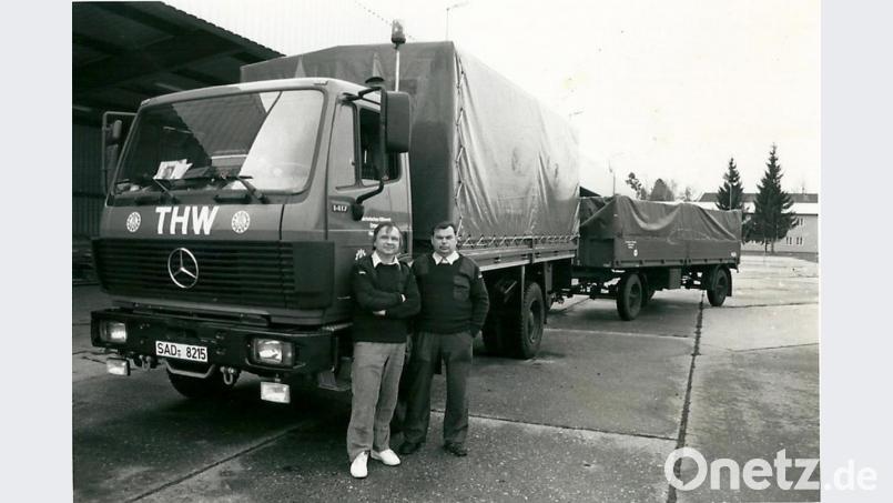 Bei einem Hilfsgütereinsatz für Moskau waren Heinrich Günther (rechts) und Herbert Bäumler (links) für den THW-Ortsverband Weiden unterwegs. Der ehemalige Ortsbeauftragte Heinrich Günther war auch ein guter Freund und langjähriger Weggefährte von Herbert Bäumler. Bild: exb/Hilfsgütereinsatz für Moskau waren Heinrich Günther (rechts) und Herbert Bäumler (links) für den Ortsverband Weiden unterwegs. Der ehemalige Ortsbeauftragte Heinrich Günther war auch ein guter Freund