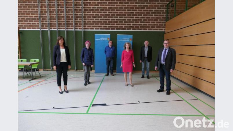 Für die kommende Legislaturperiode im Kreistag sehen die Grünen nach einem satten Zuwachs ein klares Votum der Wähler zur Umsetzung grüner Themen (von links): Gaby Mutzbauer, Elias Wolf, Peter Eckert, Yvonne Rösel, Bernhard Krieger und Karl-Heinz Herbst. Bild: Peter Eckert