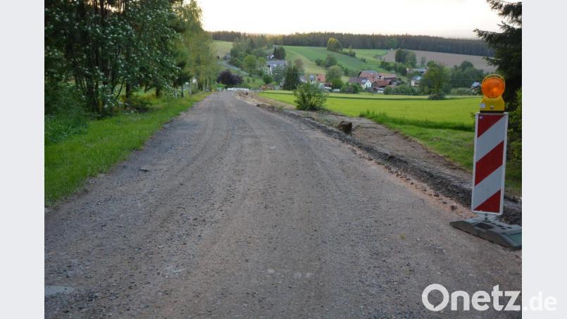 Beim Ausbau der Gemeindeverbindungsstraße nach Motzersreuth wird zurzeit der Straßenkörper ausgekoffert. Bild: jr