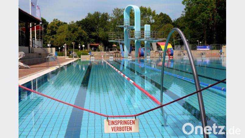 Das Hockermühlbad, das Amberger Freibad, öffnet wieder am 11. Juni – zunächst für eine Testphase bis 2. Juli, die zeigen soll, wie der Betrieb mit Corona-Einschränkungen funktioniert. Bild: Stephan Huber