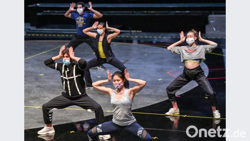 Ab dem 8. Juni dürfen Tanzschulen für kontaktlosen Tanz und für Paartanz mit einem festen Tanzpartner wieder öffnen. Bild: Jens Kalaene/dpa