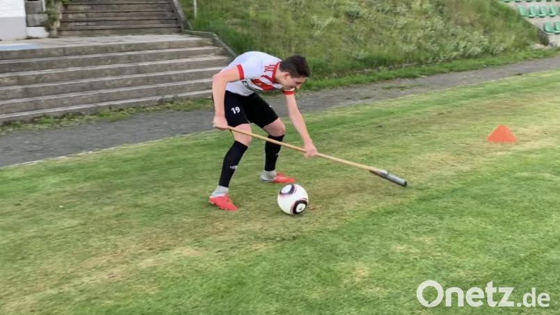 &quot;Fußball trifft Curling&quot; lautete ein Vorschlag, um ein Video für die &quot;Stay@home-Liga&quot; zu drehen. Bild: rro