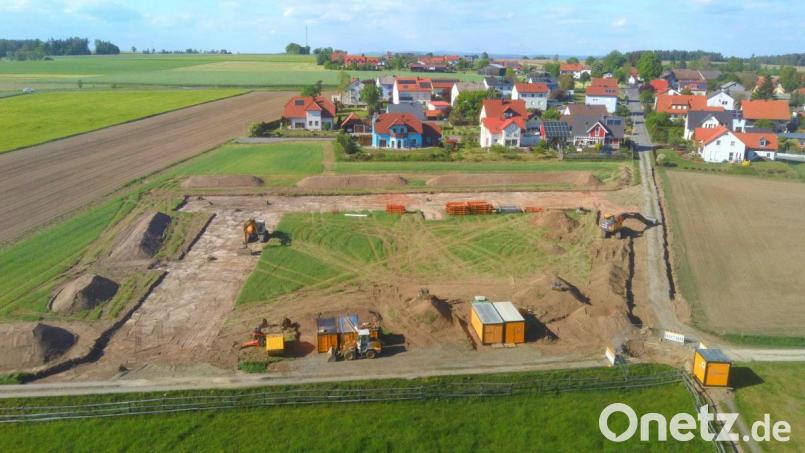 Ein neues Baugebiet entsteht in Thansüß, hier ein Blick von Süden her. Bild: bk