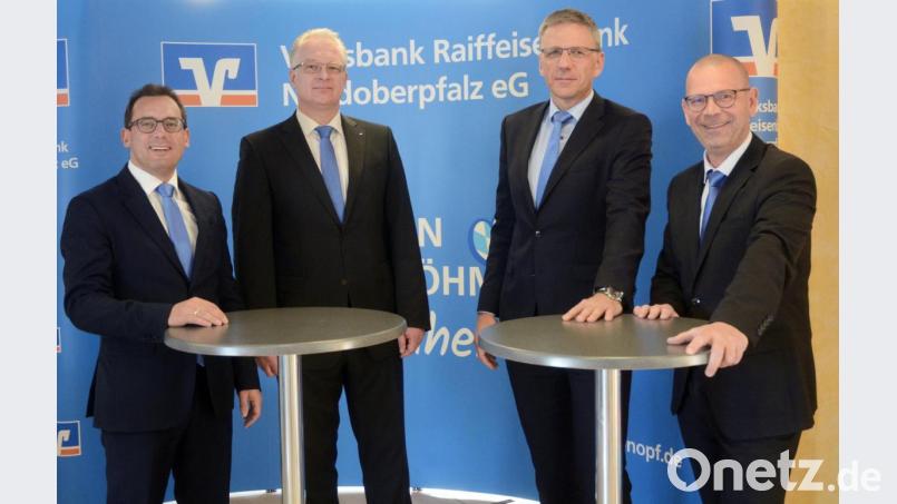 Der Vorstand der Volks-und Raiffeisenbank ist zufrieden mit dem Geschäftsjahr. Archivbild: Gabi Schönberger