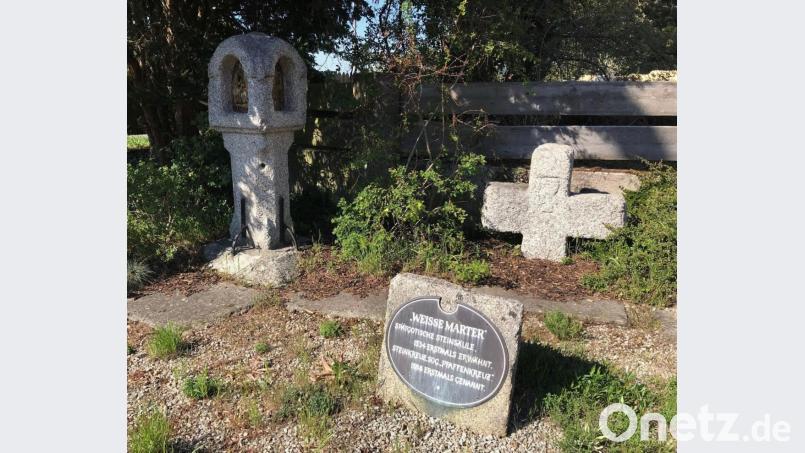 Der Bildstock „Weiße Marter“ ist eine spätgotische Arbeit mit vierseitigem Bildgehäuse, Nischen und Spitzgiebeln (etwa um 1470) mit Hinweis auf die Magdeburger Straße. Bild: cr
