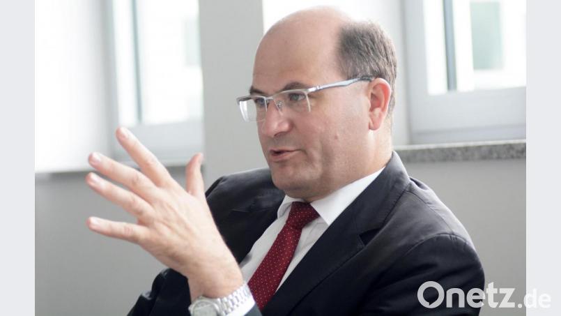 Bayerns Finanzminister Albert Füracker im Gespräch. Bild: Gabi Schönberger