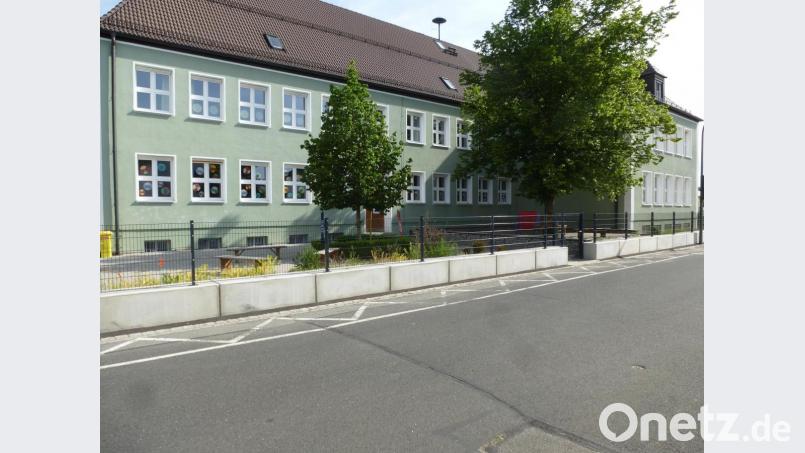 Die Eltern sind verärgert. Krippen und Kindergartenplätze gibt es in Weiherhammer zurzeit nicht für jedes Kind. Deshalb soll es nun eine Übergangslösung geben. Die Gemeinde erwägt bis zu einem Neubau eines Kindergartens die Grundschule als Unterbringungsmöglichkeit nutzen. Bild: bk