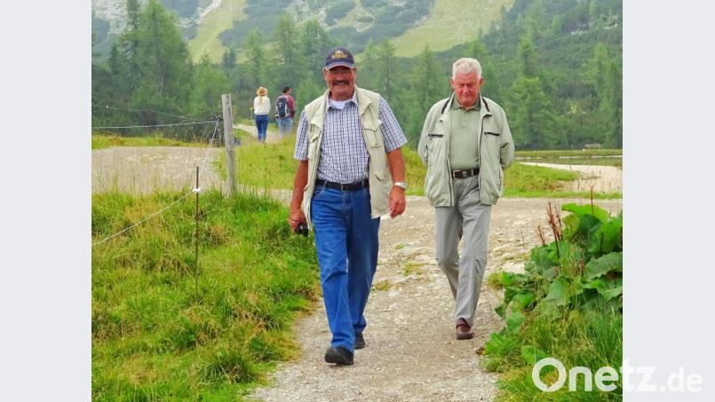 OWV-Ortsvorsitzender Detlef König (links) ist zugleich Wander- und Markierungswart und kann auf viele Mitstreiter, wie Vogelschutzwart Heinz Spachtholz zählen. Bild: fjo