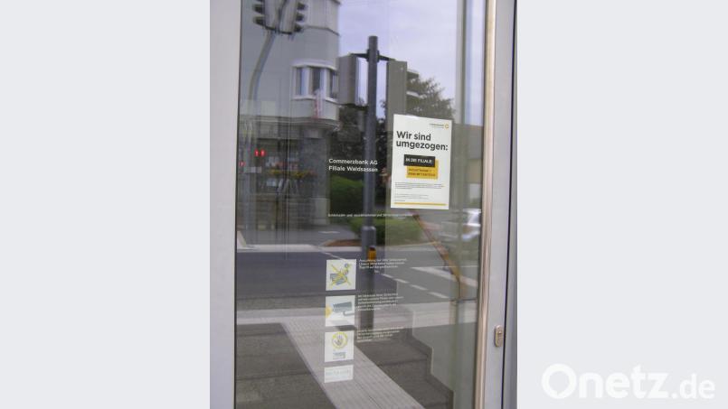 Seit 30. Mai geschlossen ist der Selbstbedienungsbereich der Commerzbank-Filiale in Waldsassen. Bild: pz