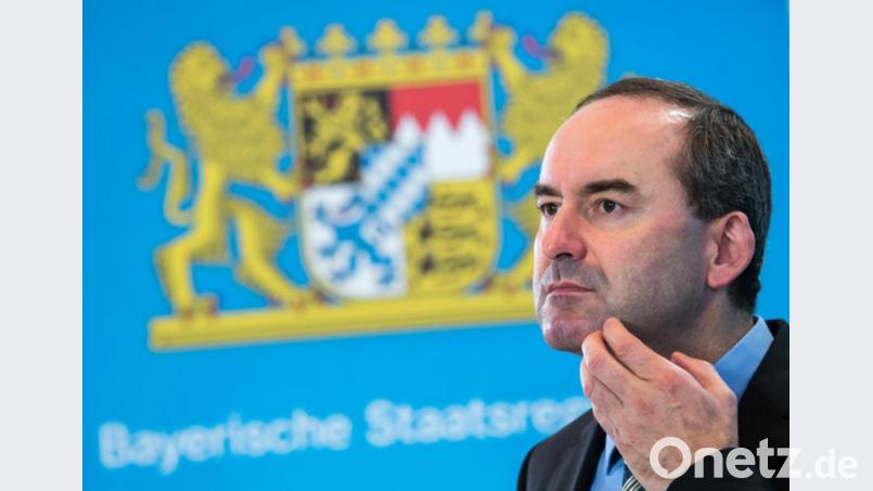 Hubert Aiwanger (Freie Wähler) ist mit den Bayern zufrieden: Es gibt wenig Betrug mit den Coronahilfen. Archivbild: Peter Kneffel/dpa