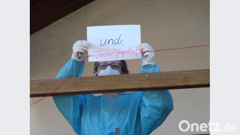 „Wir sind da und schaffen das gemeinsam“. Mitte April hatten sich 32 Bewohner und 12 Mitarbeiter mit dem Coronavirus infiziert. Bild: exb