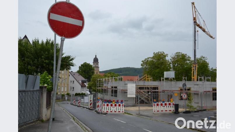 Die Kochkellerstraße bleibt laut einer Mitteilung der Stadt weiterhin halbseitig gesperrt. Zumindest bis Ende Juli, heißt es in dem Schreiben. Bild: tk