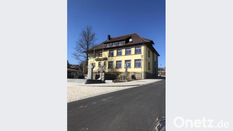 Das Rathaus, Sitz der Verwaltungsgemeinschaft Neusorg, wurde aufgrund eines bestätigten Coronafalls geschlossen. Bild: obe