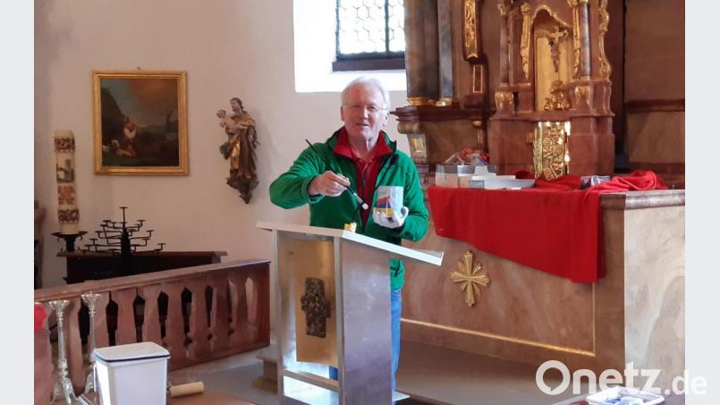 Restaurator Karl Jobst bei der Arbeit Bild: exb