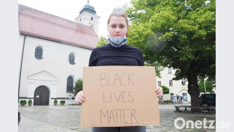 Die 20-jährige Eva Brunner organisiert für Samstag um 14 Uhr auf dem Pfreimder Marktplatz eine stille Demo gegen Rassismus. Bild: bl