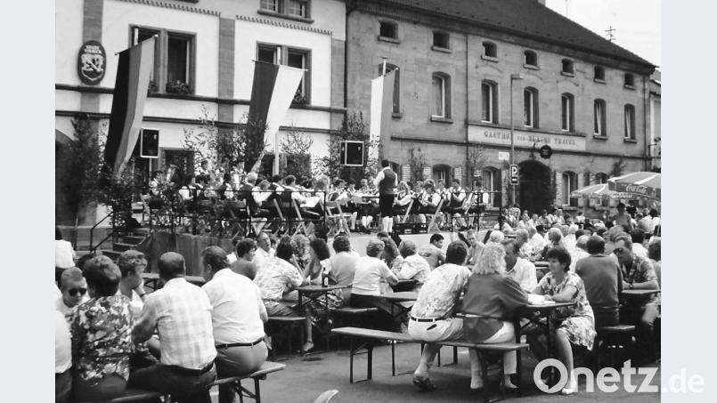 Das Brunnenfest des Musikvereins Vilseck muss um ein Jahr verschoben werden. Derzeit lebt die Bevölkerung von den Erinnerungen an die Veranstaltungen der vergangenen Jahre. Hier ein Bild vom Brunnenfest 1989. Archivbild: rha