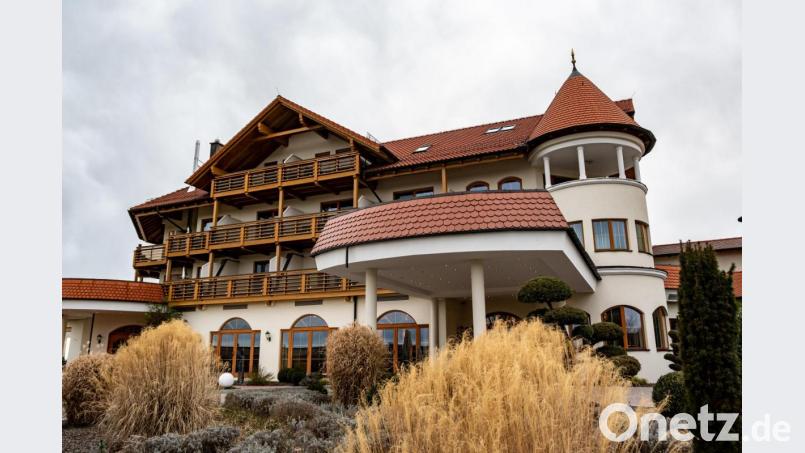 Über einen neuen Michelin-Stern in diesem Jahr können sich das Münchner Restaurant &quot;Les Deux&quot; und der &quot;Obendorfer&#039;s Eisvogel&quot; in Neunburg vorm Wald (Landkreis Schwandorf) freuen, die im neuen &quot;Guide&quot; nun zwei von drei möglichen Sternen bekommen. Bild: Armin Weigel/dpa