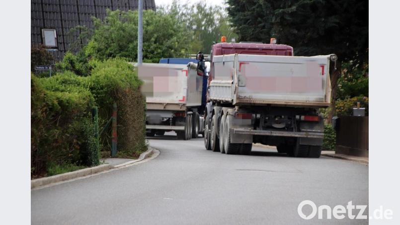 In Dießfurt ist der Schwerlastverkehr sehr hoch. Dann wird die enge Ortsdurchfahrt erst recht zum Problem. Bild: jma