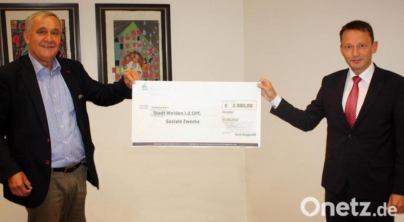 Weil seine Verabschiedung ins Wasser fiel: Der ehemalige OB Kurt Seggewiß sammelt Spenden für soziale Zwecke der Stadt. Bild: R. Kreuzer