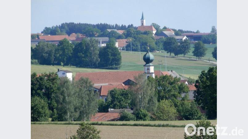 Der Blick geht nach Muschenried (im Vordergrund) und Heinrichskirchen. Bild: Josef Drexler