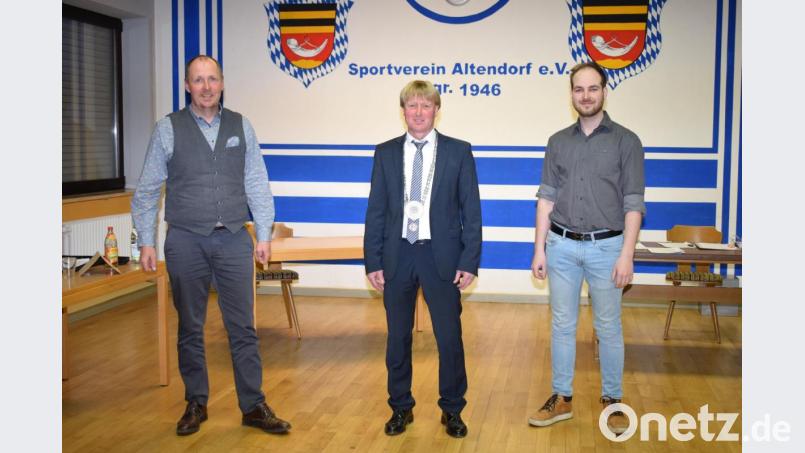 In der Wahlperiode 2020 -2026 stehen Bürgermeister Markus Schiesl (Mitte) die beiden Stellvertreter Johannes Setzer (rechts) und Markus Dirschwigl (links) zur Seite. Bild: bnr