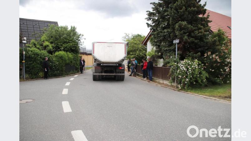 Sehr eng kann es in der Dorfstraße in Dießfurt werden. Bild: jma