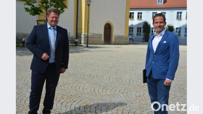 Bürgermeister Stefan Grillmeier (links) tauschte sich mit Bundestagsabgeordneten Albert Rupprecht aus. Ein Thema war auch die Corona-Pandemie. Bild: jr