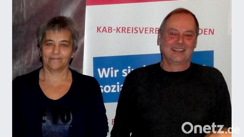 Daniela Ernstberger und Hermann Stadler machen sich für Berufsgruppen stark, die nach Ansicht der KAB die Verlierer in der Coronakrise sind. Bild: Kunz