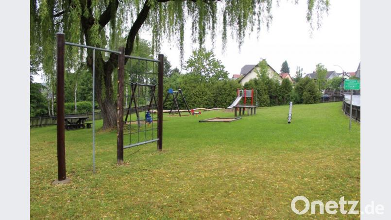Der Spielplatz erhält demnächst eine Nestschaukel, ein Bodentrampolin und einen Drehkranz. Bild: soj