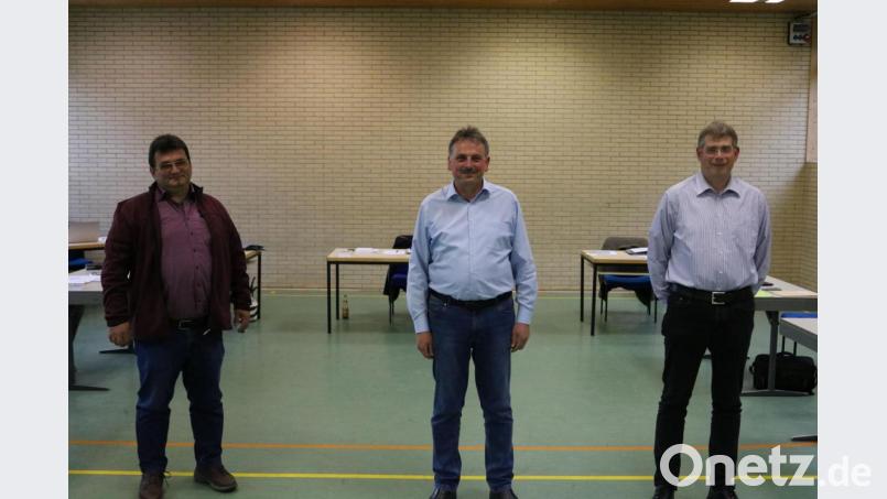 Das neue Führungstrio für die nächsten sechs Jahre von links: Dritter Bürgermeister Richard Leißner, Bürgermeister Hermann Mertel und Zweiter Bürgermeister Stefan Steger. Bild: Jürgen Leißner/exb